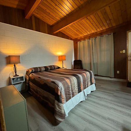 Ace Crown Motel Medicine Hat Zewnętrze zdjęcie