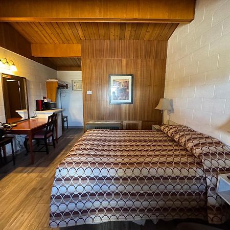 Ace Crown Motel Medicine Hat Zewnętrze zdjęcie