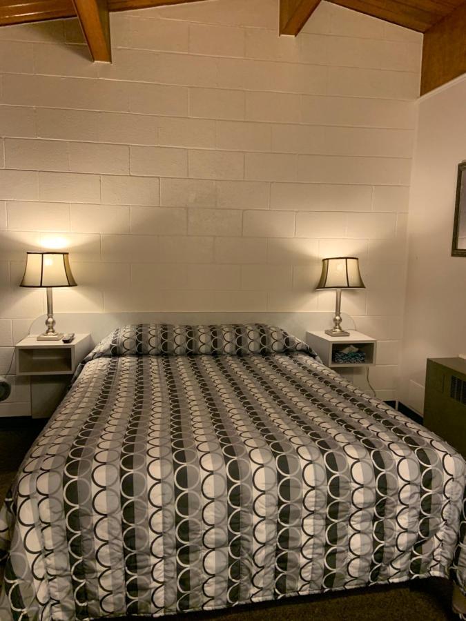 Ace Crown Motel Medicine Hat Zewnętrze zdjęcie
