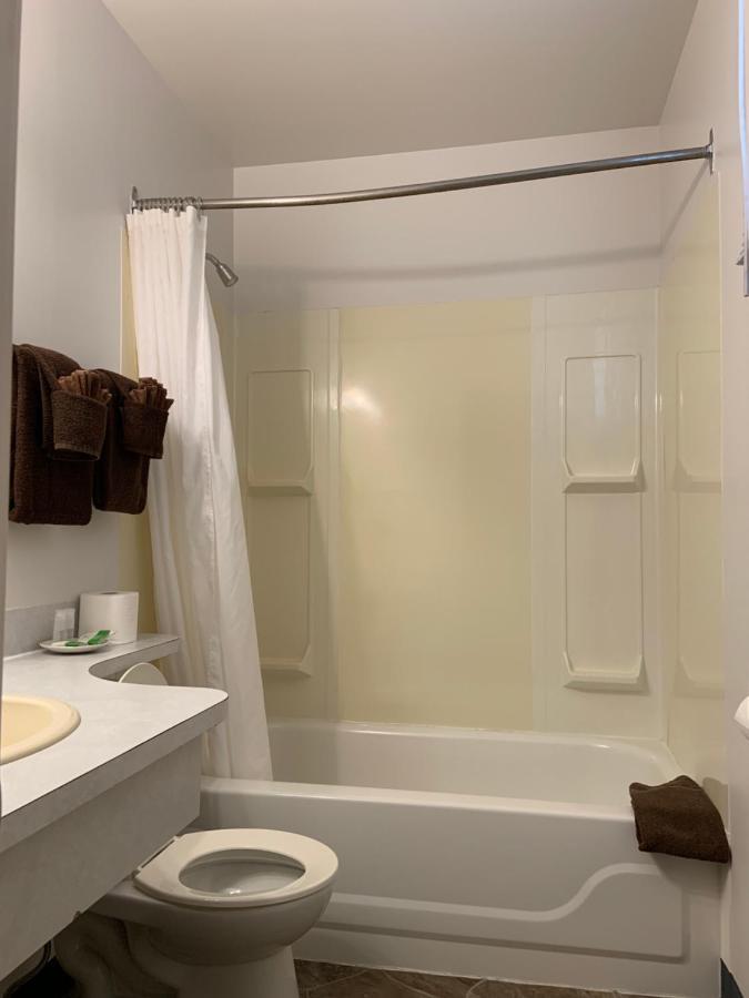 Ace Crown Motel Medicine Hat Zewnętrze zdjęcie