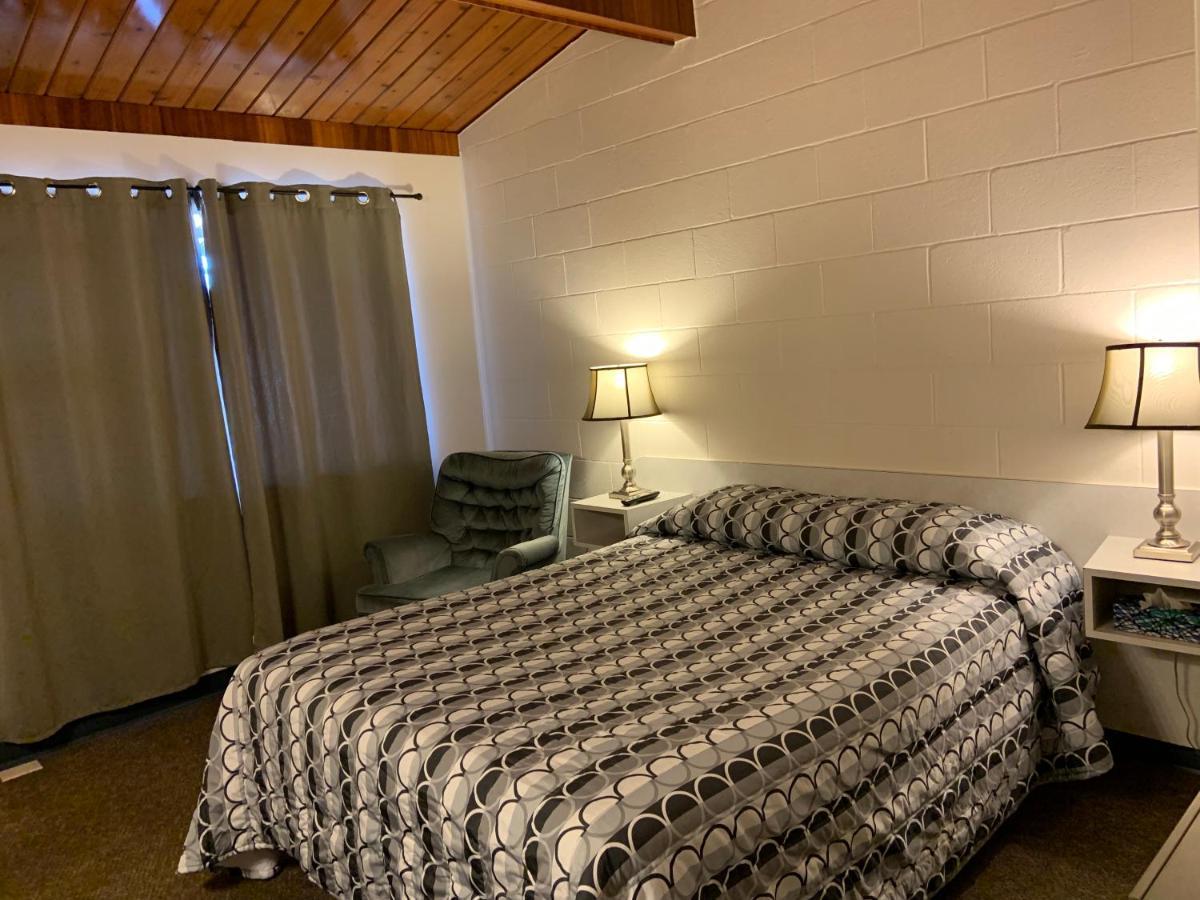 Ace Crown Motel Medicine Hat Zewnętrze zdjęcie