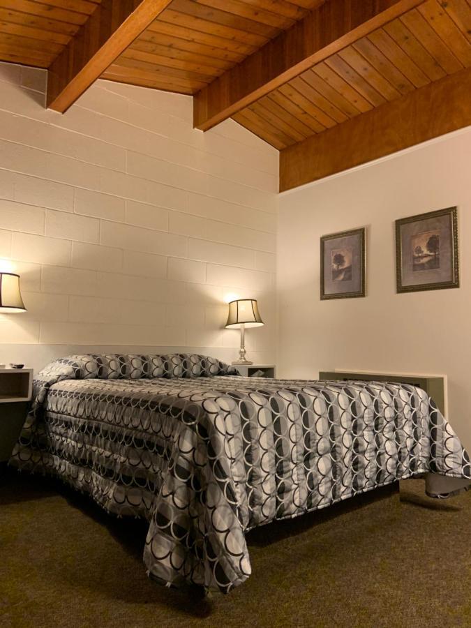 Ace Crown Motel Medicine Hat Zewnętrze zdjęcie