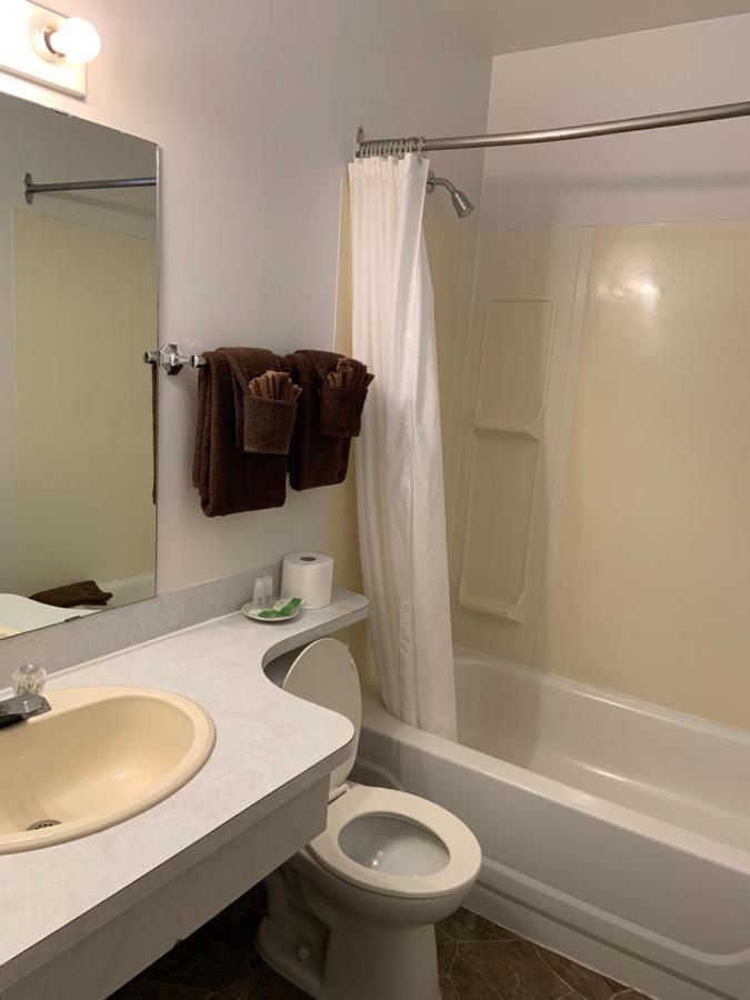 Ace Crown Motel Medicine Hat Zewnętrze zdjęcie