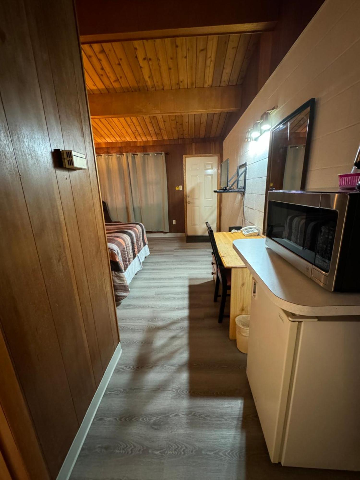 Ace Crown Motel Medicine Hat Zewnętrze zdjęcie