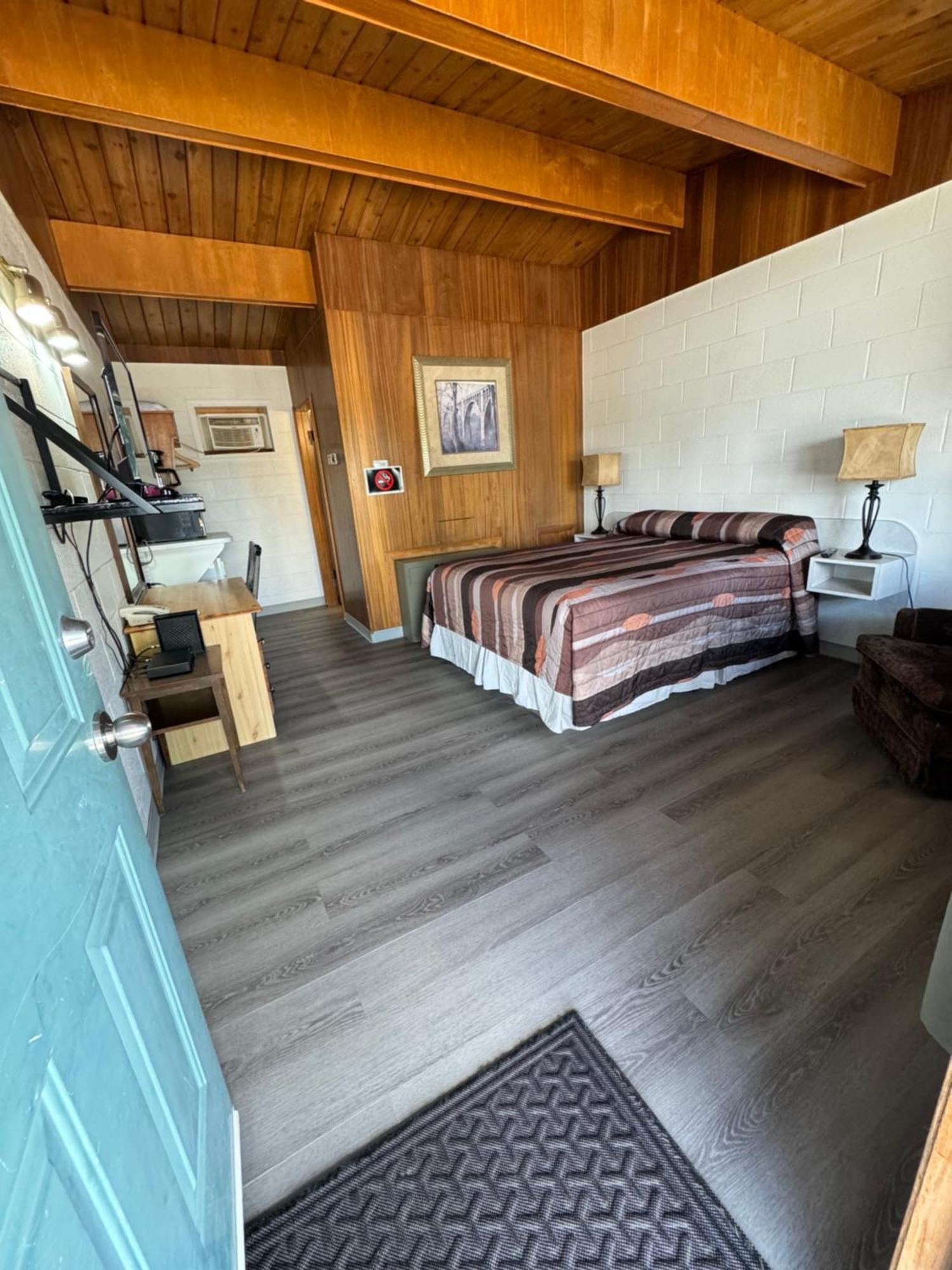 Ace Crown Motel Medicine Hat Zewnętrze zdjęcie