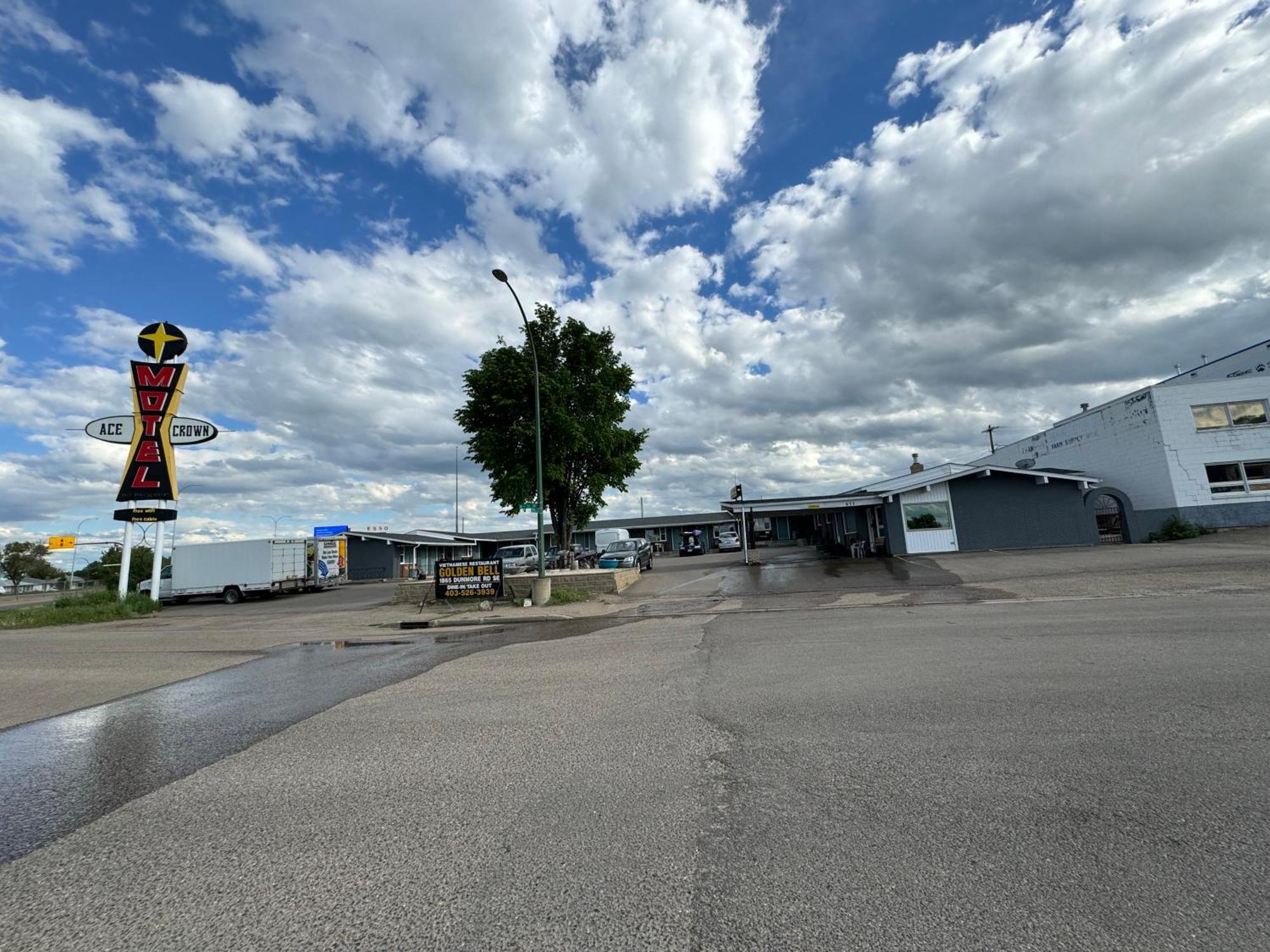 Ace Crown Motel Medicine Hat Zewnętrze zdjęcie