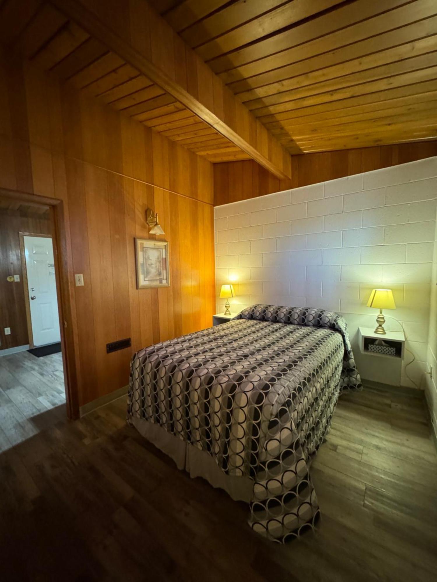 Ace Crown Motel Medicine Hat Zewnętrze zdjęcie