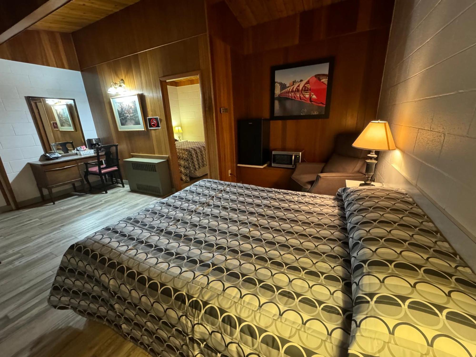 Ace Crown Motel Medicine Hat Zewnętrze zdjęcie