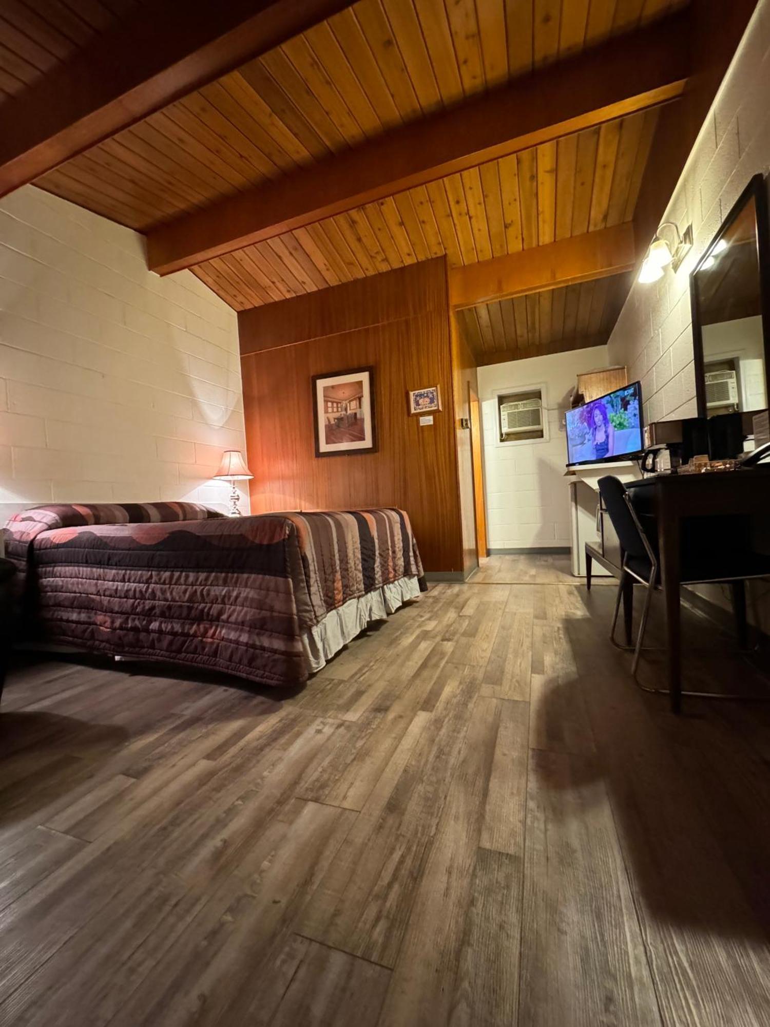 Ace Crown Motel Medicine Hat Zewnętrze zdjęcie