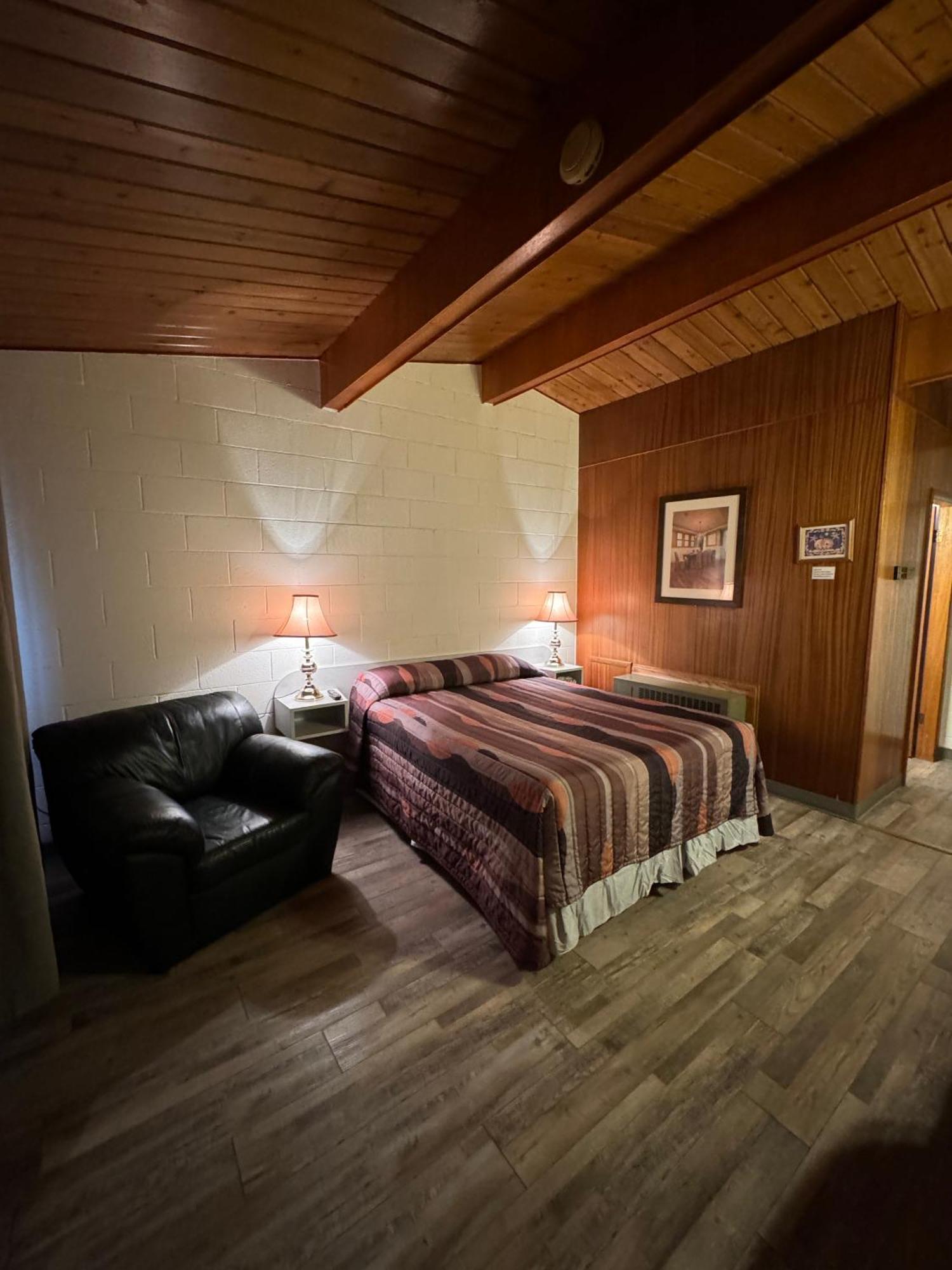 Ace Crown Motel Medicine Hat Zewnętrze zdjęcie