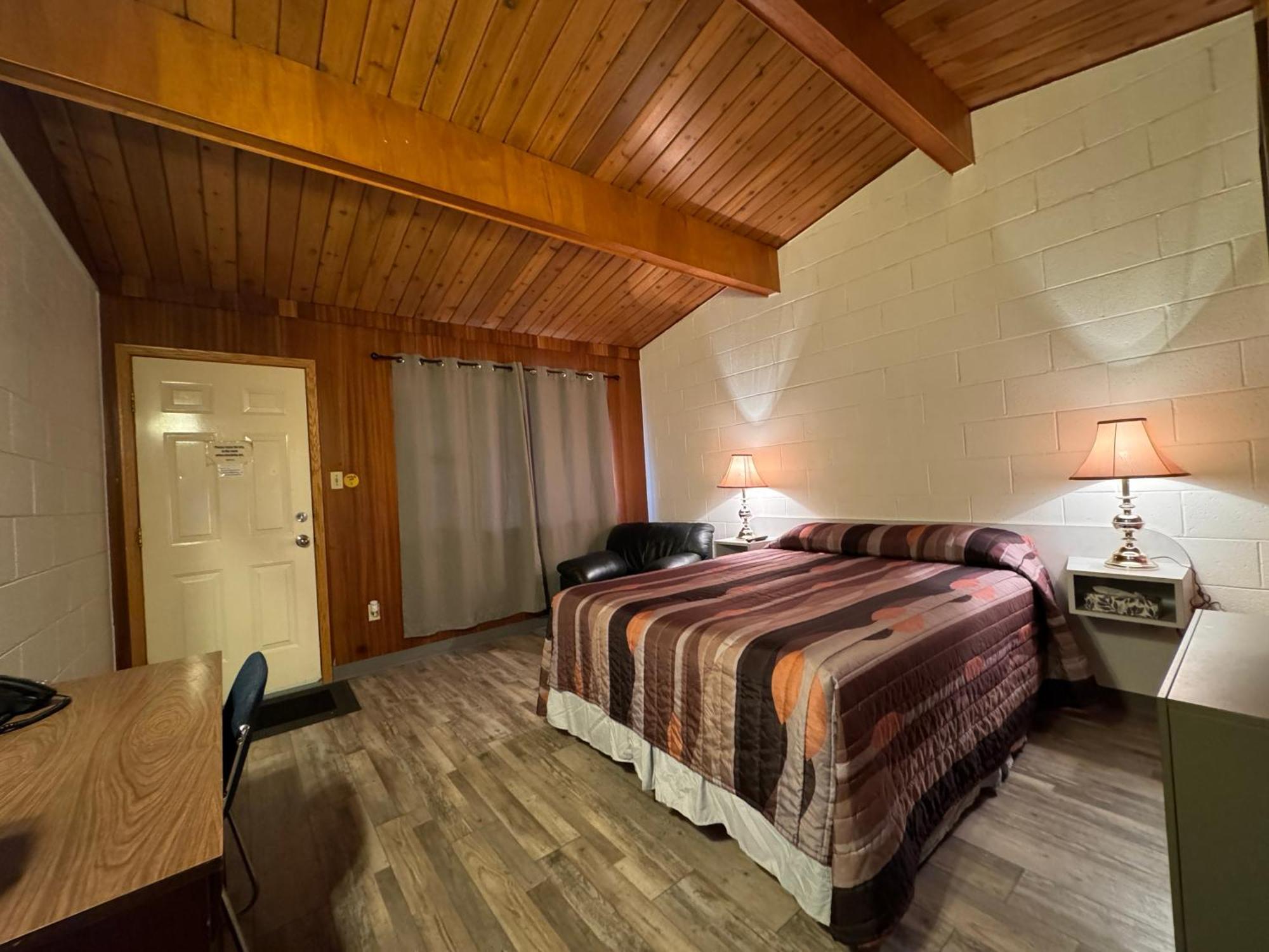 Ace Crown Motel Medicine Hat Zewnętrze zdjęcie