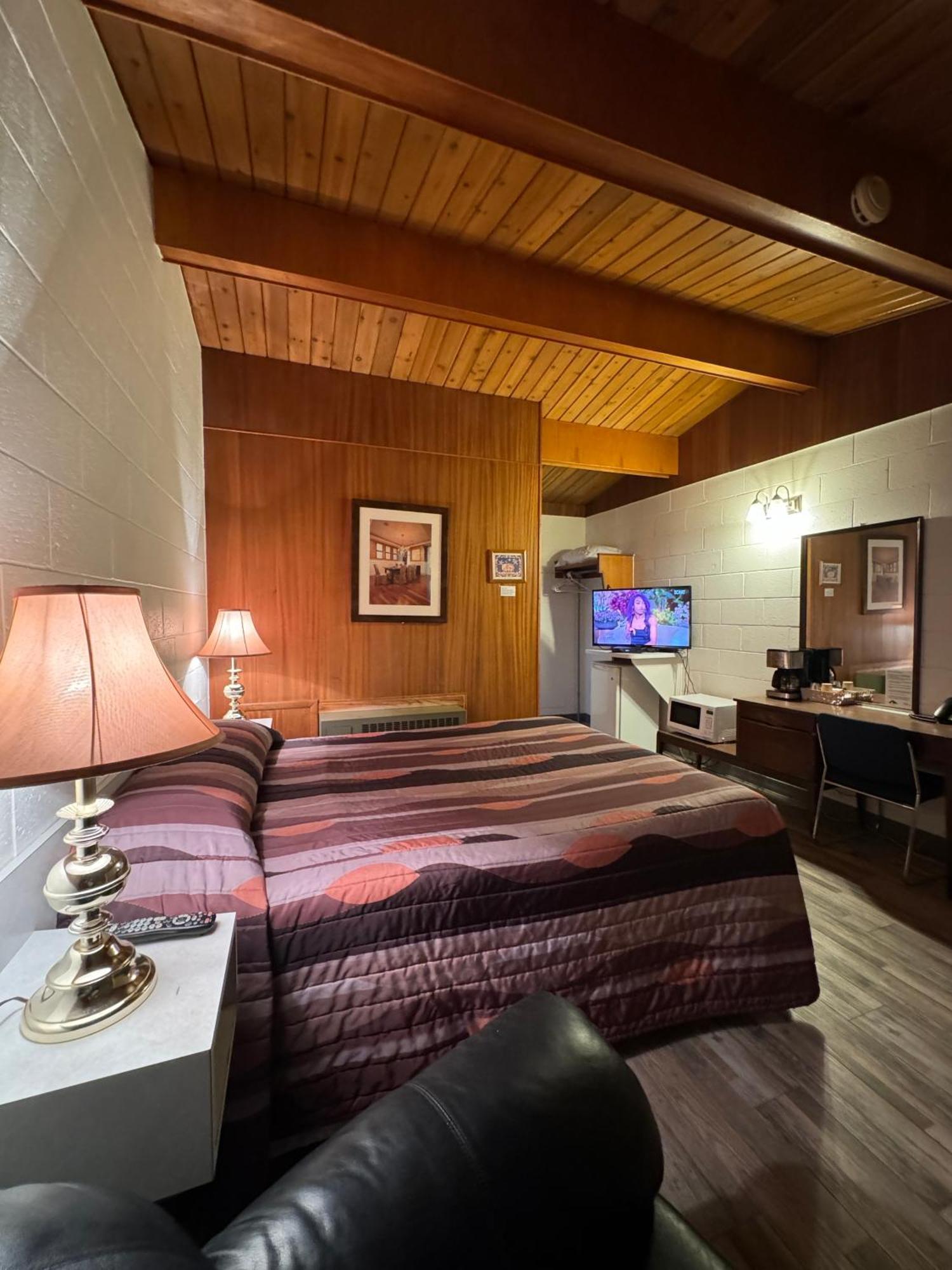 Ace Crown Motel Medicine Hat Zewnętrze zdjęcie