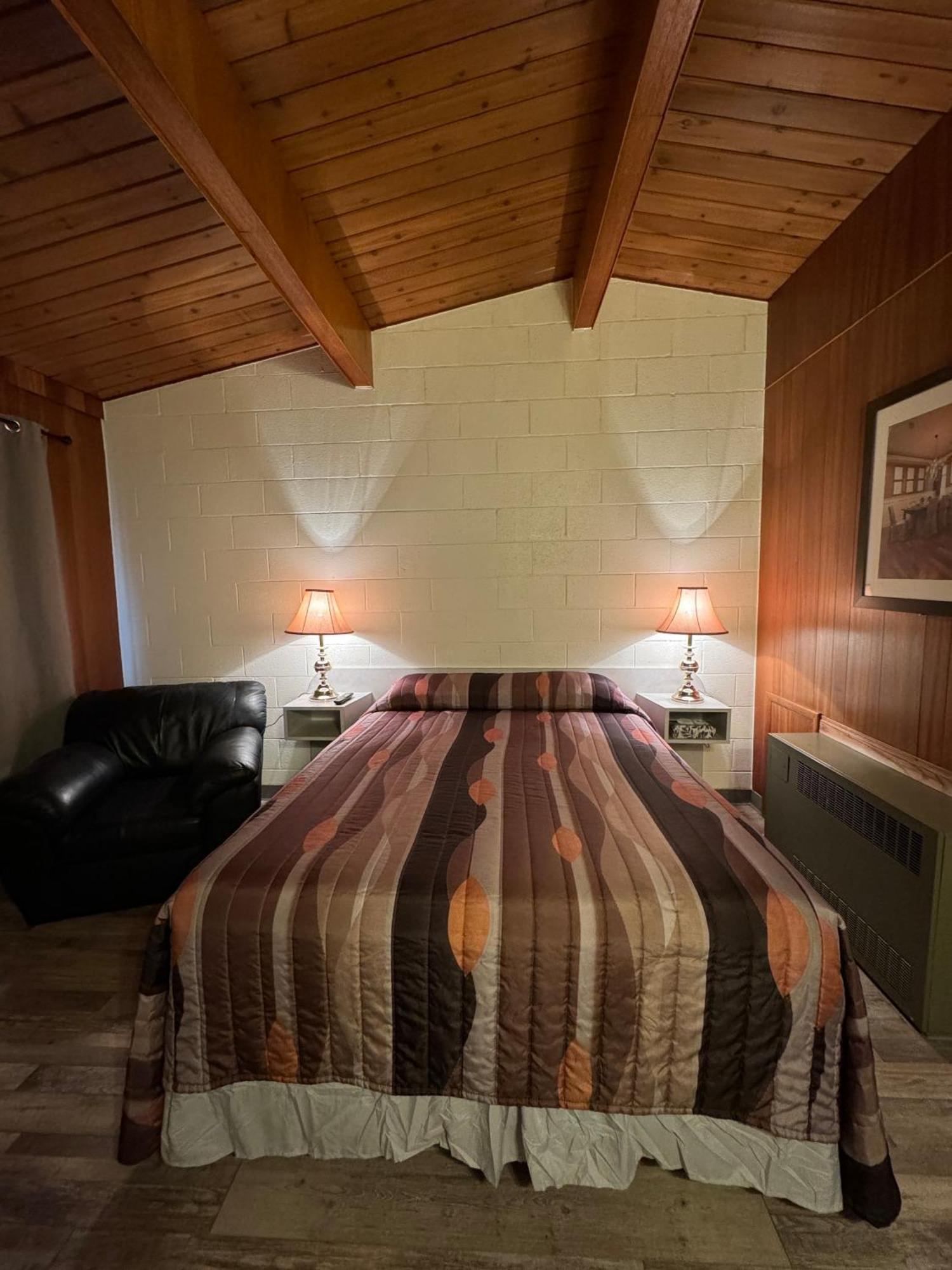 Ace Crown Motel Medicine Hat Zewnętrze zdjęcie