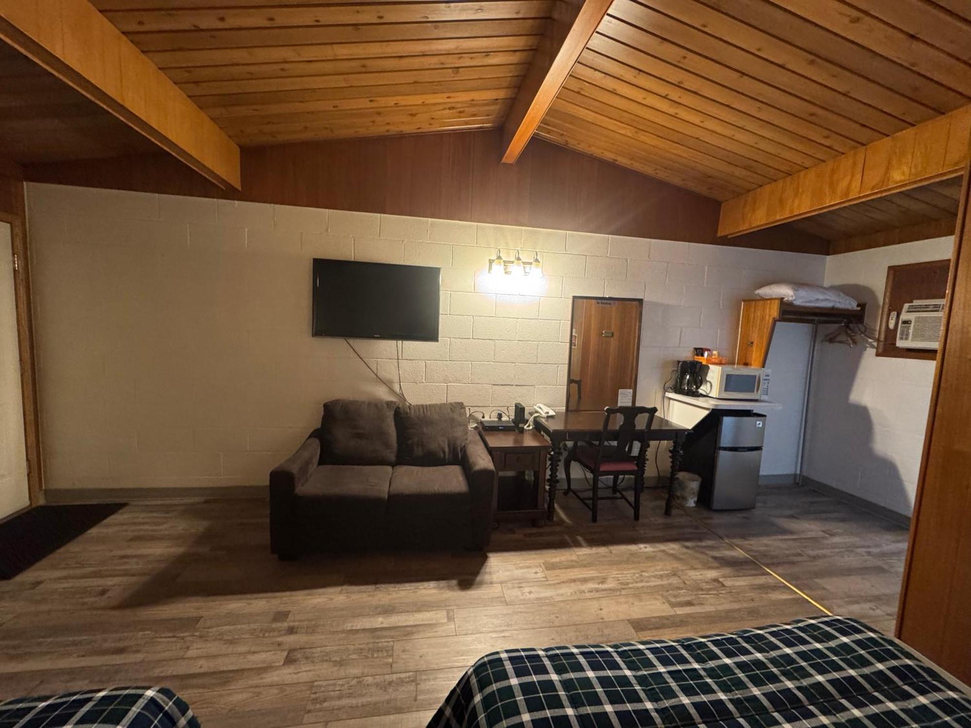 Ace Crown Motel Medicine Hat Zewnętrze zdjęcie