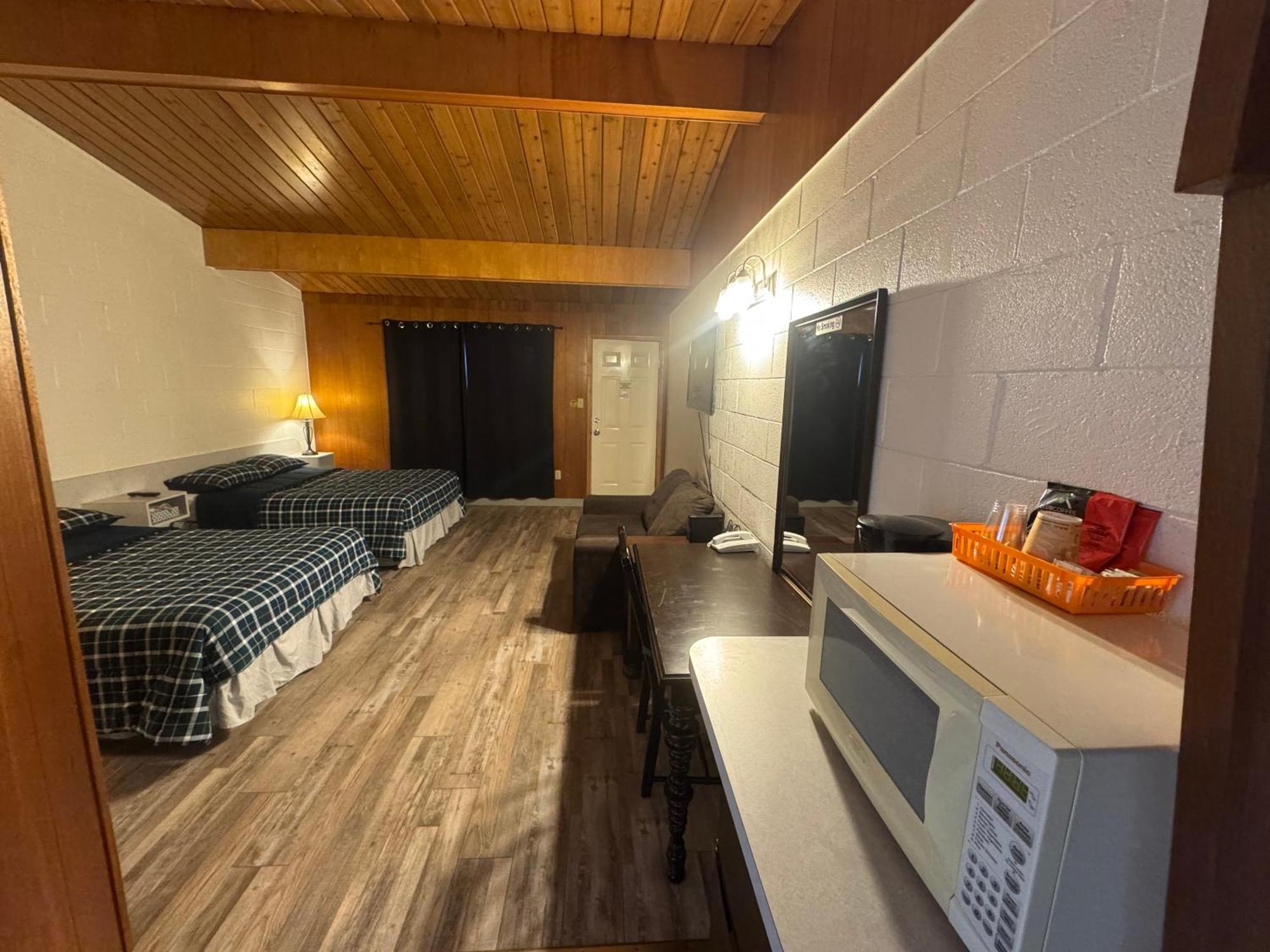 Ace Crown Motel Medicine Hat Zewnętrze zdjęcie