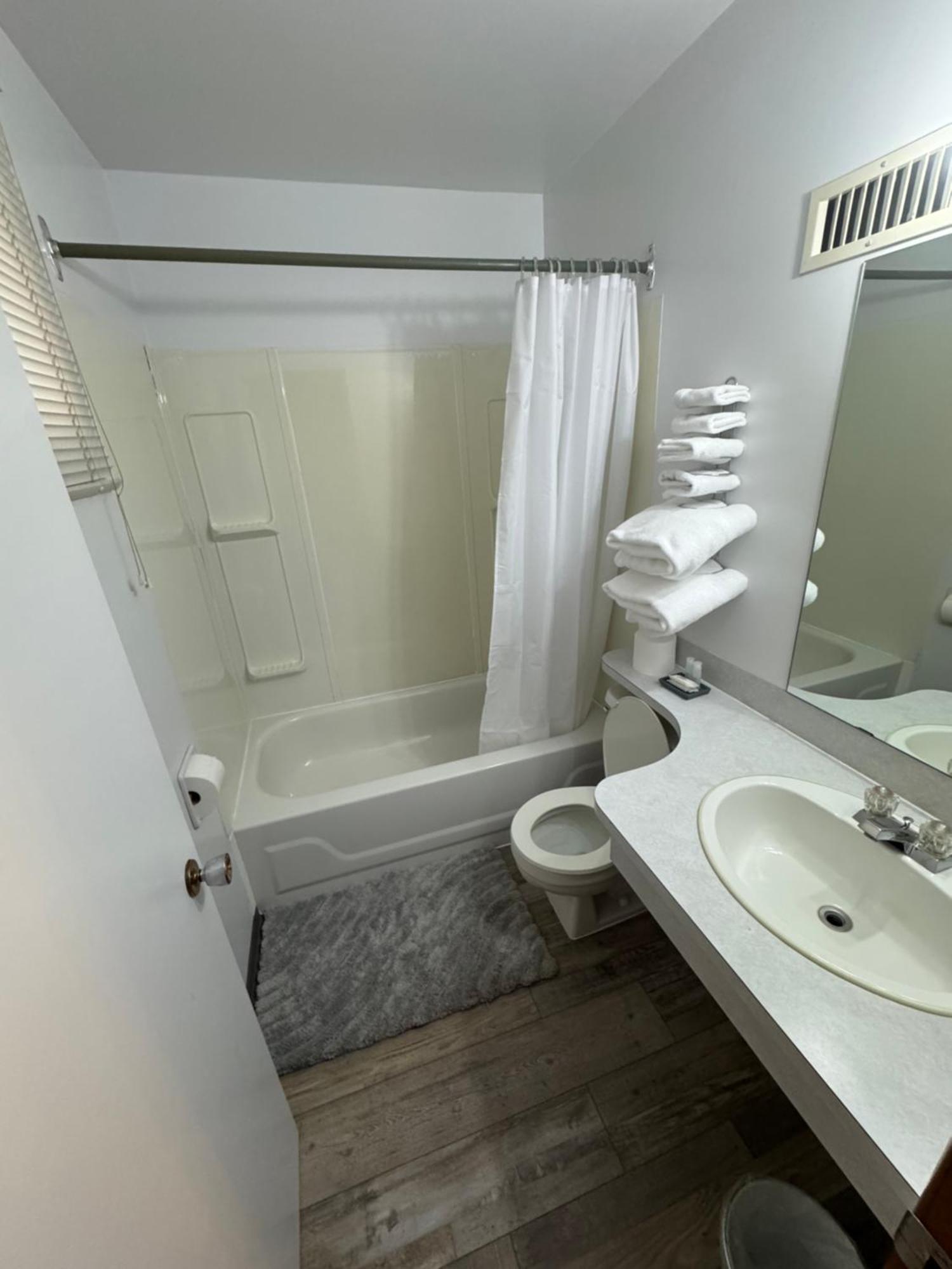 Ace Crown Motel Medicine Hat Zewnętrze zdjęcie