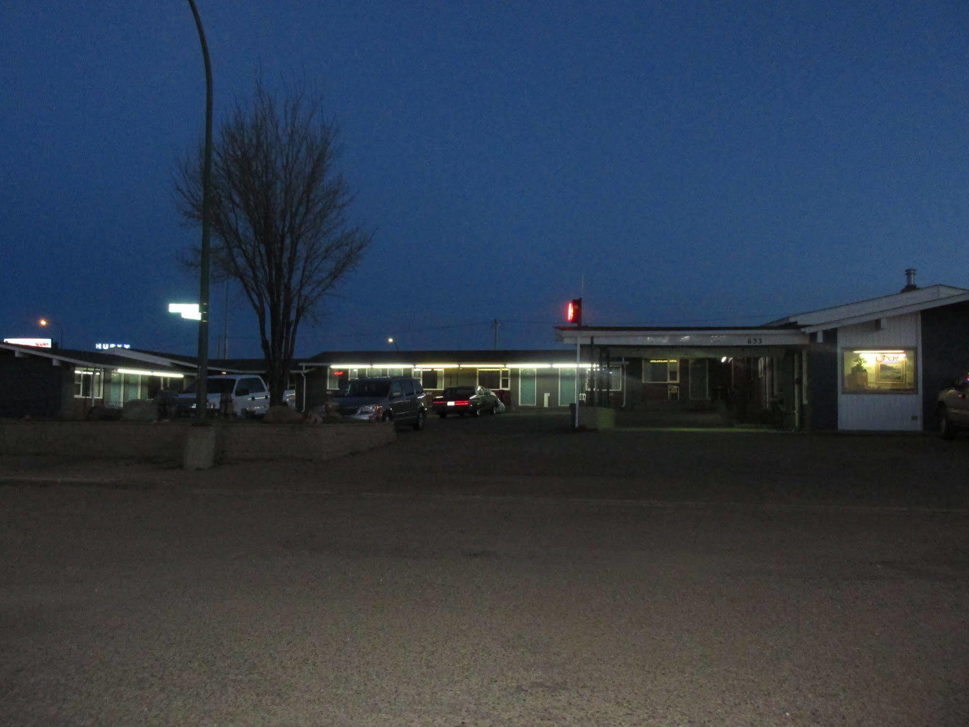 Ace Crown Motel Medicine Hat Zewnętrze zdjęcie