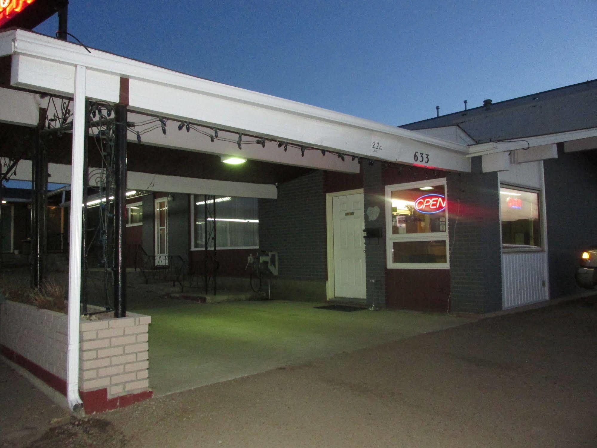 Ace Crown Motel Medicine Hat Zewnętrze zdjęcie