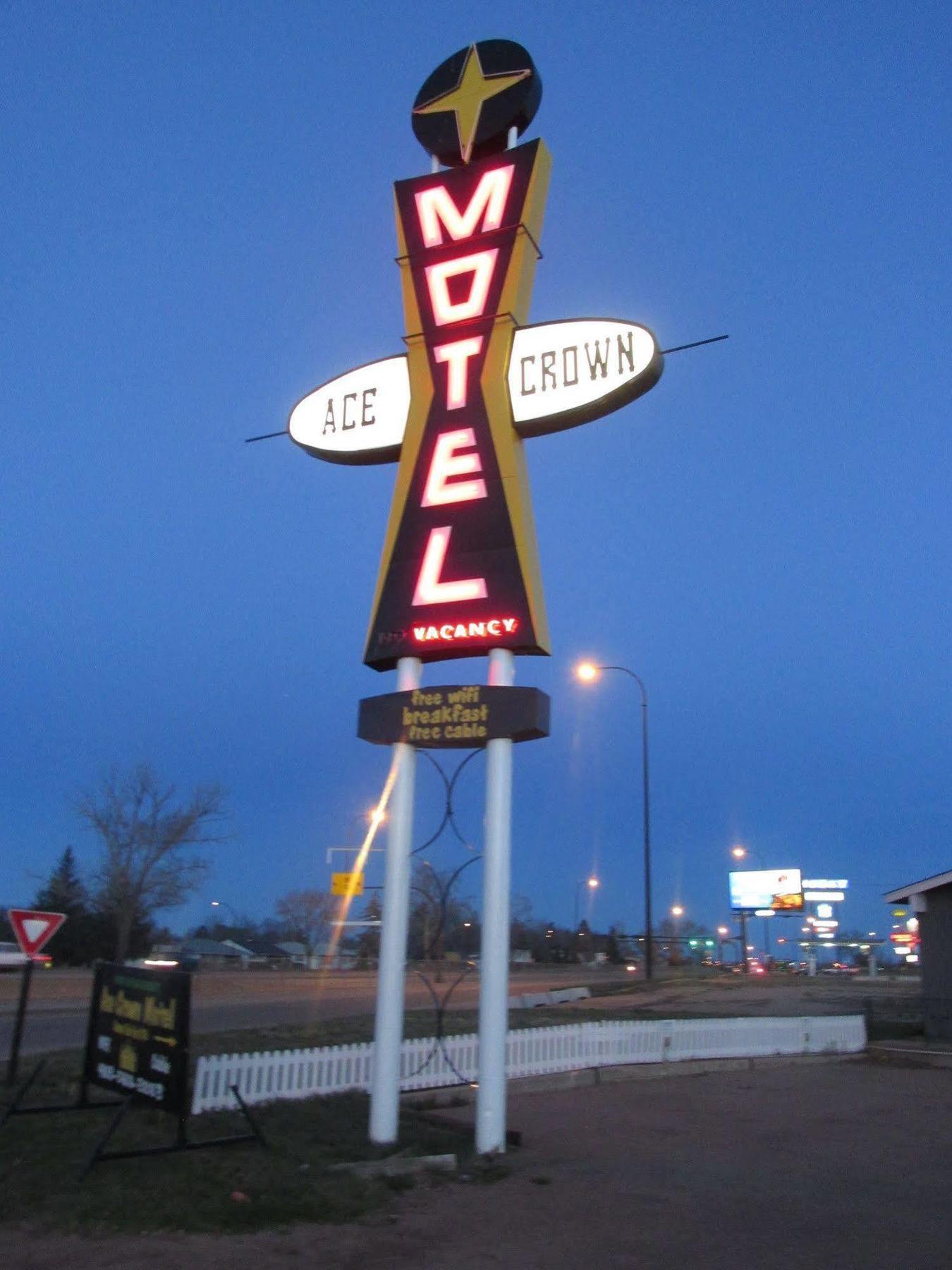 Ace Crown Motel Medicine Hat Zewnętrze zdjęcie