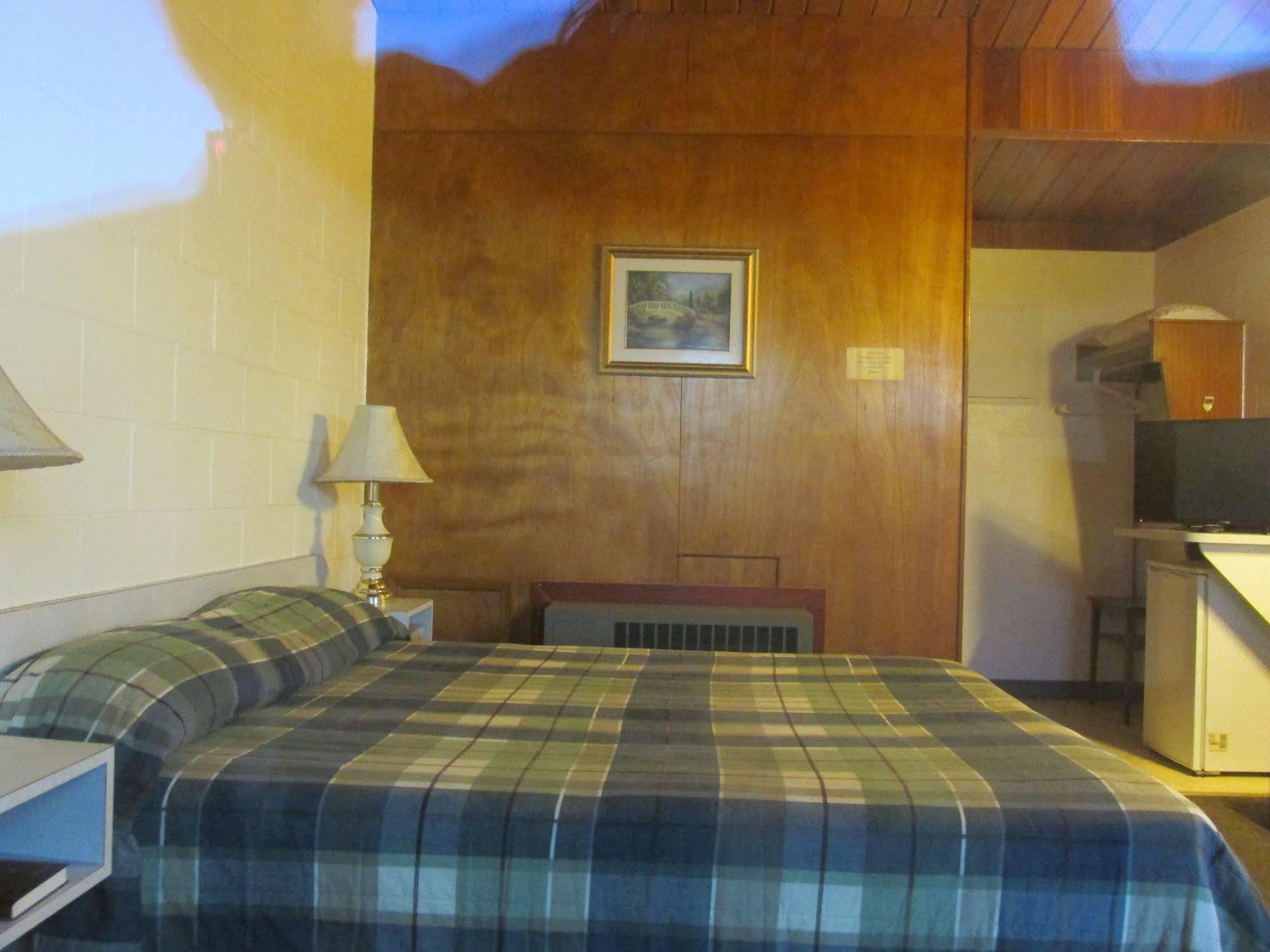 Ace Crown Motel Medicine Hat Zewnętrze zdjęcie